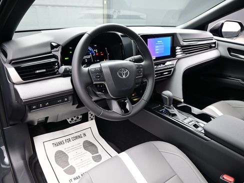 Used 2026 Toyota Camry SE FWD image 13