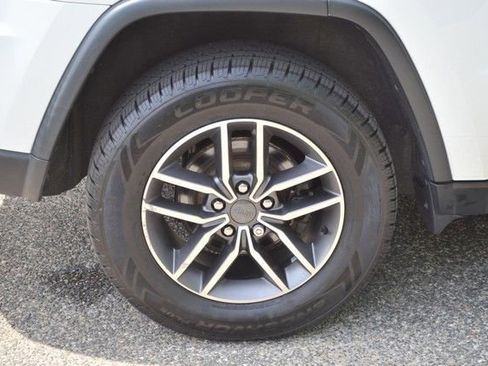 Used 2020 Jeep Grand Cherokee Limited w/ Premium Lighting Group AWD/4WD image 11