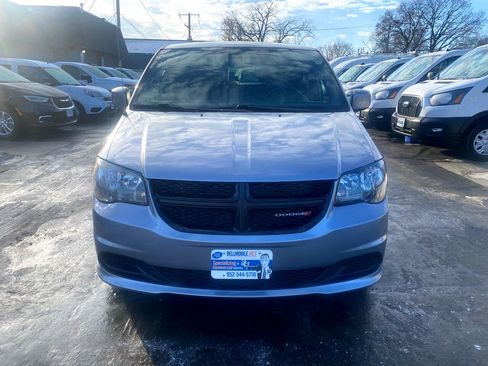 Used 2016 Dodge Grand Caravan SE image 2