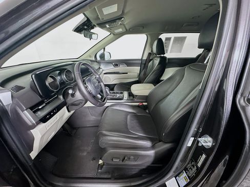 Used 2024 Kia Carnival LX image 13