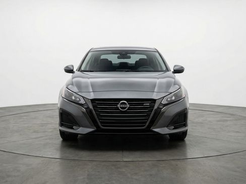 Used 2025 Nissan Altima 2.5 SV image 2