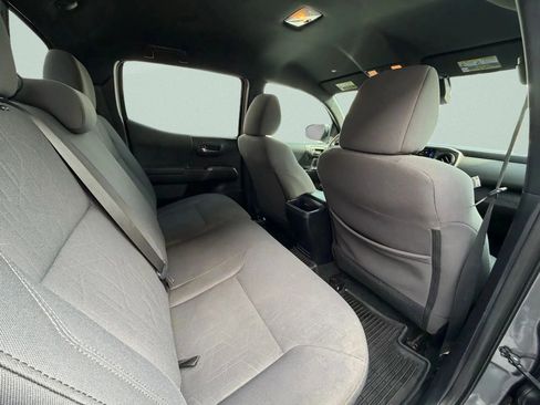 Used 2019 Toyota Tacoma TRD Off-Road image 12