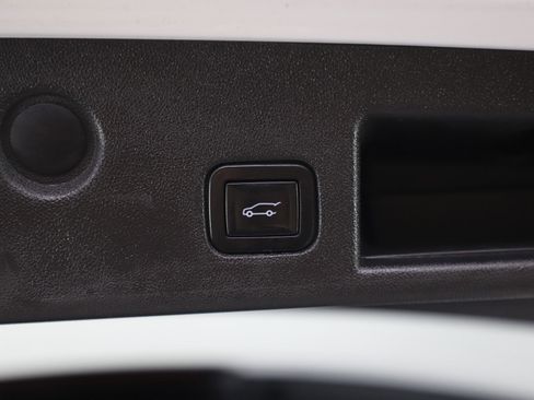 Used 2019 Chevrolet Equinox Premier image 17