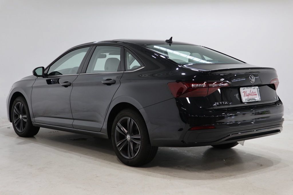 Used 2024 Volkswagen Jetta SE w/ Panoramic Sunroof Package FWD image 6