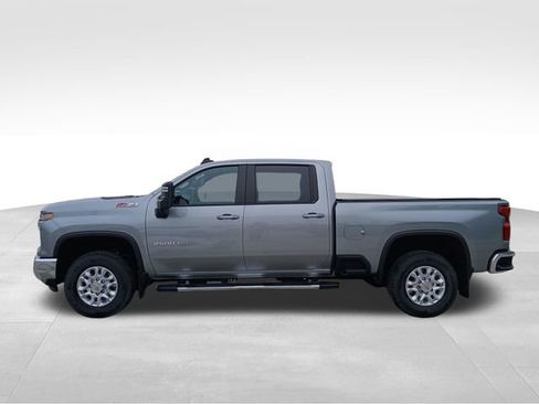 Used 2024 Chevrolet Silverado 2500 LT image 2