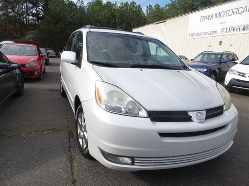 Used 2005 Toyota Sienna XLE image 8