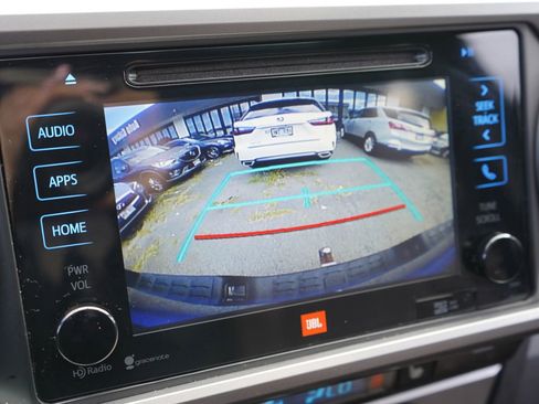 Used 2016 Toyota Tacoma Limited RWD image 28