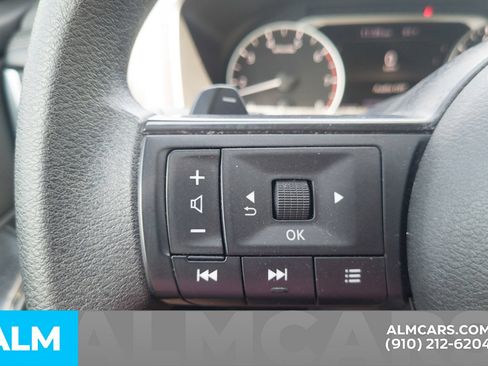 Used 2024 Nissan Rogue S FWD image 11