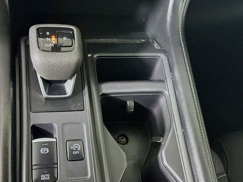 Used 2023 Nissan Pathfinder S image 24