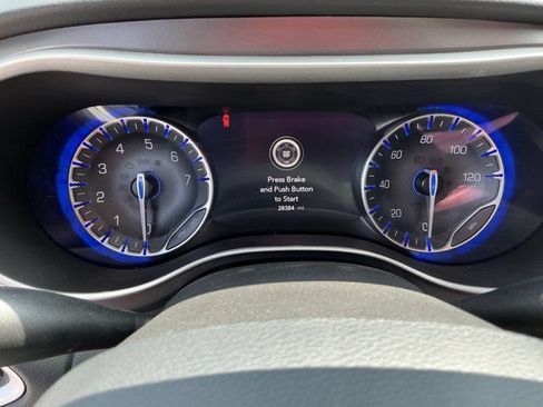 Used 2025 Chrysler Pacifica Select FWD image 28