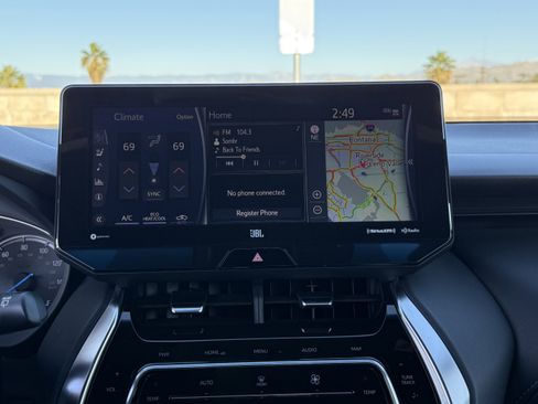 Used 2021 Toyota Venza Limited image 27