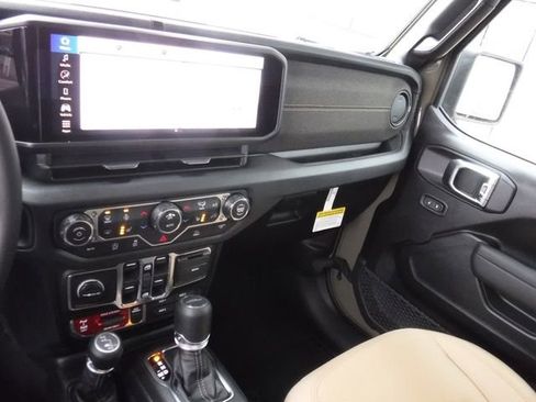 New 2026 Jeep Gladiator Willys AWD/4WD image 27