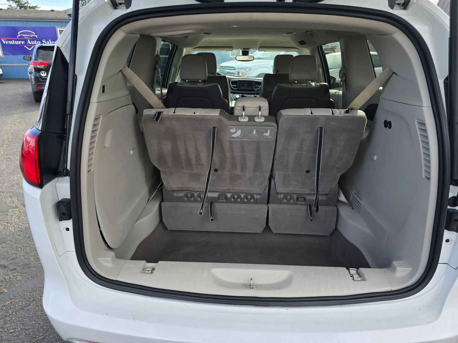 Used 2021 Chrysler Voyager Lxi FWD image 16