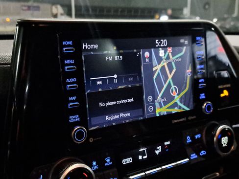 Certified 2021 Toyota Highlander XLE image 28