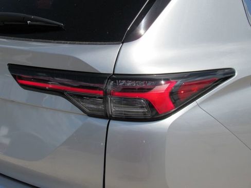 New 2026 Mitsubishi Outlander ES FWD image 12