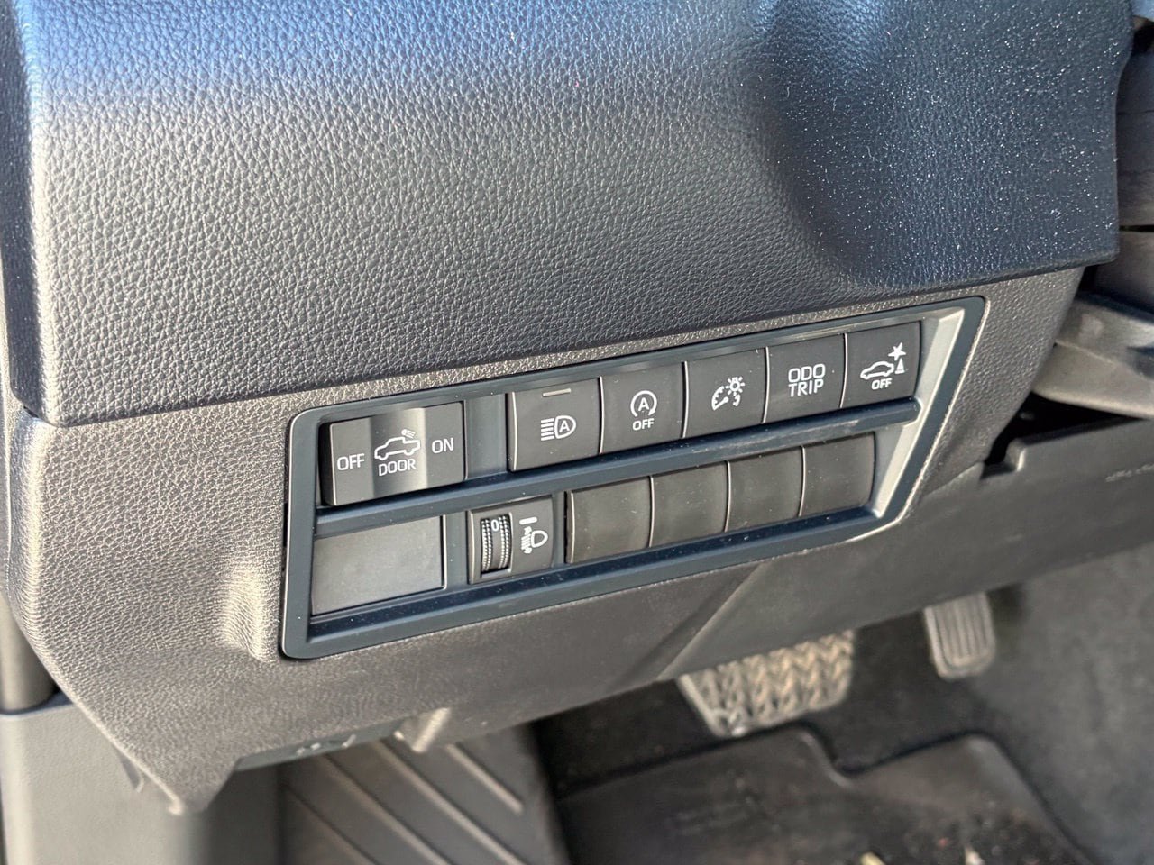 Used 2025 Toyota Tundra SR5 w/ SR5 Convenience Package AWD/4WD image 6