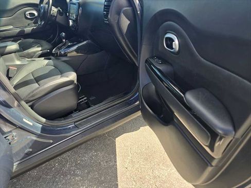Used 2016 Kia Soul ! w/ Premium Package image 10