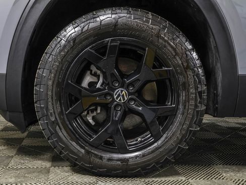 Used 2024 Volkswagen Atlas Peak Edition SE image 23