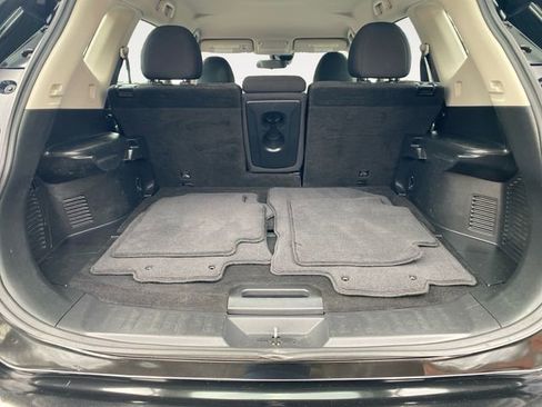 Used 2019 Nissan Rogue S image 29