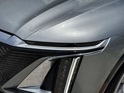 Certified 2025 Cadillac Lyriq Luxury RWD image 9