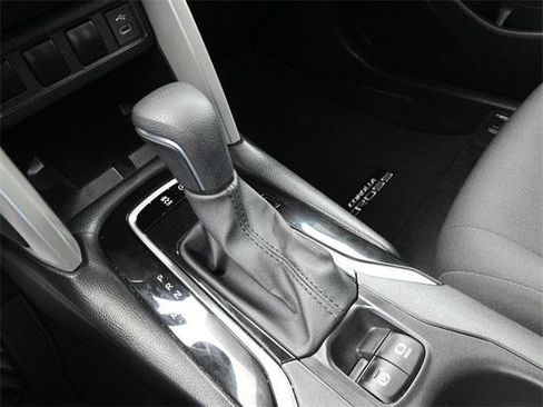 Certified 2025 Toyota Corolla Cross LE image 33