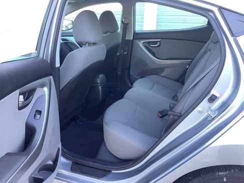 Used 2015 Hyundai Elantra SE w/ Option Group 02 FWD image 16