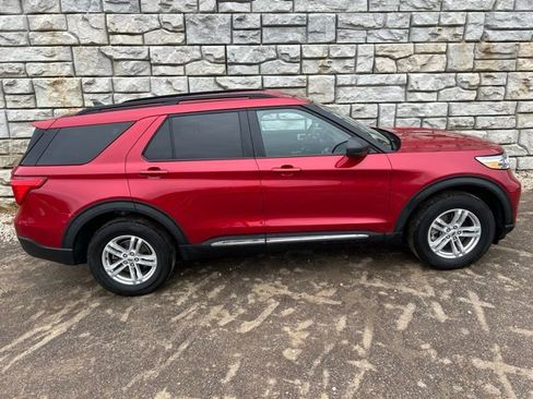 Used 2024 Ford Explorer XLT w/ Equipment Group 202A image 6