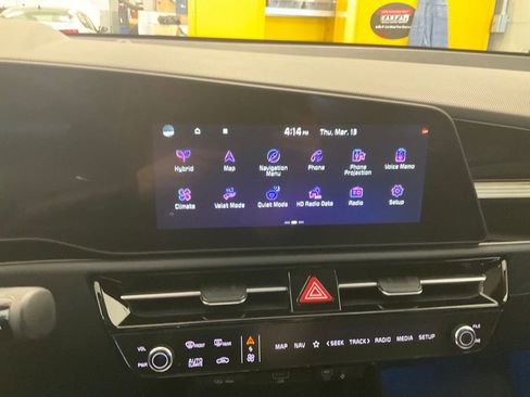 Certified 2025 Kia Niro EX image 17