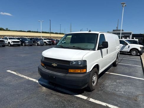 Used 2021 Chevrolet Express 2500 Extended RWD image 4