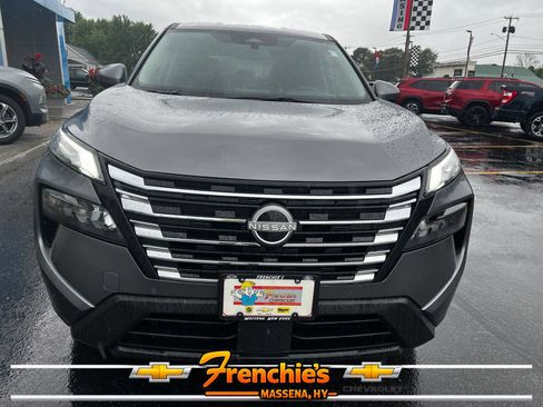 Used 2025 Nissan Rogue SV AWD/4WD image 2