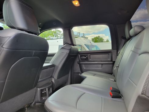 Used 2024 RAM 2500 Tradesman w/ Chrome Appearance Group AWD/4WD image 18