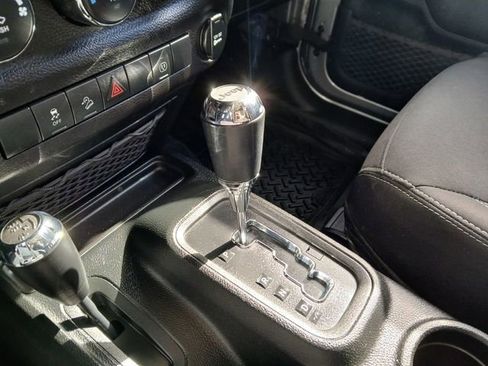 Used 2018 Jeep Wrangler Sahara w/ Connectivity Group image 21