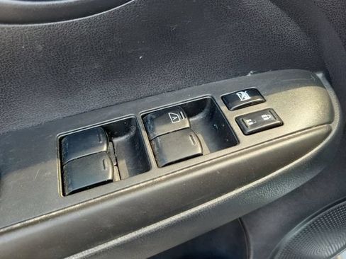 Used 2019 Nissan Versa SV FWD image 19