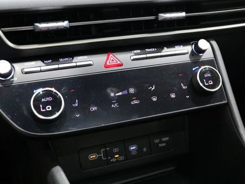 Certified 2024 Hyundai Sonata SEL w/ Convenience Package FWD image 26