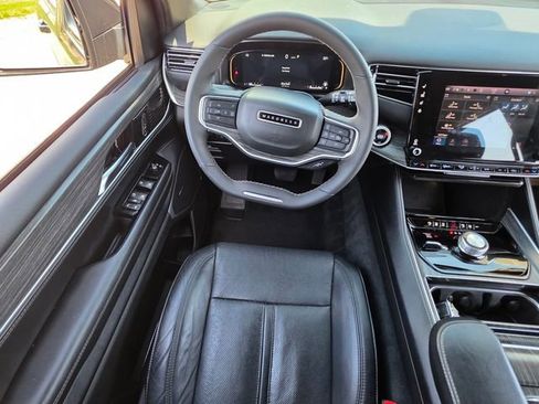 Used 2024 Jeep Wagoneer L Series II w/ Flexible Seating Group AWD/4WD image 8