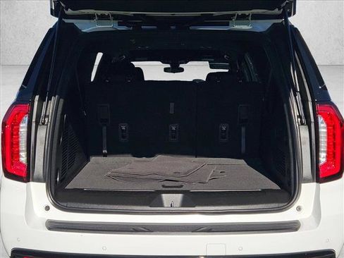 Used 2022 GMC Yukon XL SLE w/ Gmc Pro Safety Plus Package image 6