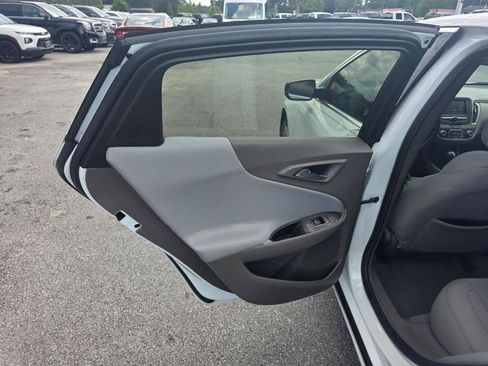 Used 2018 Chevrolet Malibu LS FWD image 8