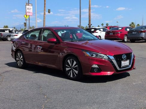 Used 2021 Nissan Altima 2.5 SL FWD image 6