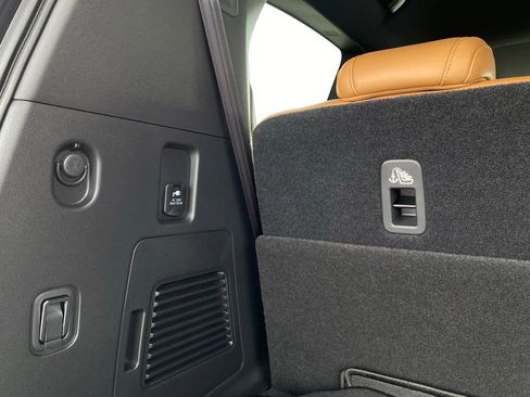 New 2025 Nissan Armada Platinum Reserve image 38