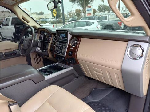 Used 2015 Ford F250 Lariat w/ Chrome Package image 12