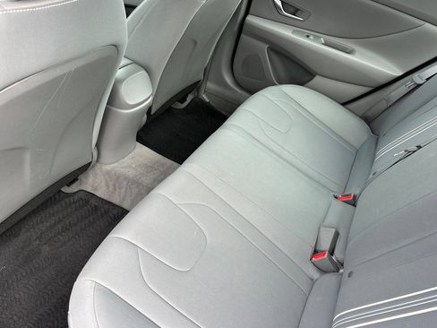 Used 2023 Hyundai Elantra SEL FWD image 12