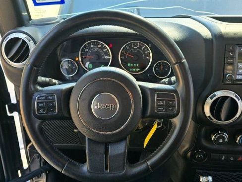 Used 2018 Jeep Wrangler Unlimited Sahara w/ Connectivity Group AWD/4WD image 26