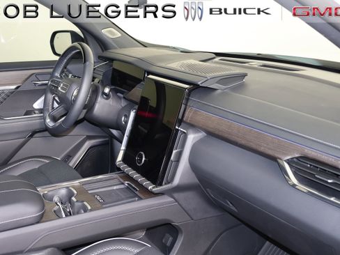 Certified 2025 GMC Acadia Denali w/ Super Cruise Package image 22