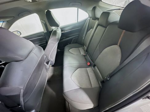 Used 2018 Toyota Camry LE image 25