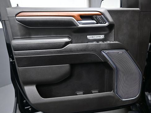 Used 2023 GMC Sierra 1500 Denali AWD/4WD image 9