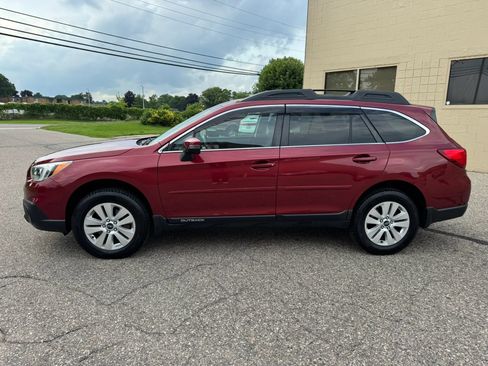 Used 2017 Subaru Outback 2.5i Premium AWD/4WD image 5