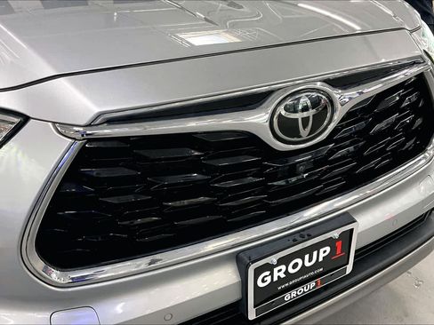 Used 2022 Toyota Highlander Platinum AWD/4WD image 30