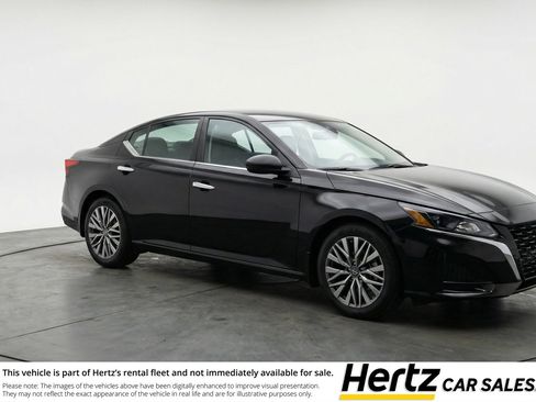 Used 2025 Nissan Altima 2.5 SV FWD image 1