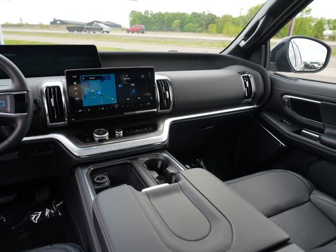 New 2026 Ford Expedition Platinum w/ Stealth Performance Package AWD/4WD image 18