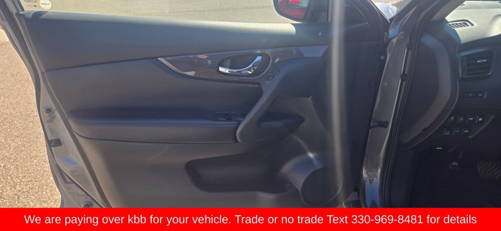 Used 2019 Nissan Rogue SV AWD/4WD image 12